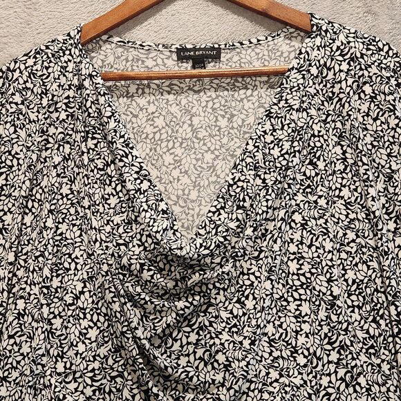 Lane Bryant Black White Cowl Neck Half Wrap Sleeveless Blouse Size 22/24 Floral - Picture 2 of 11